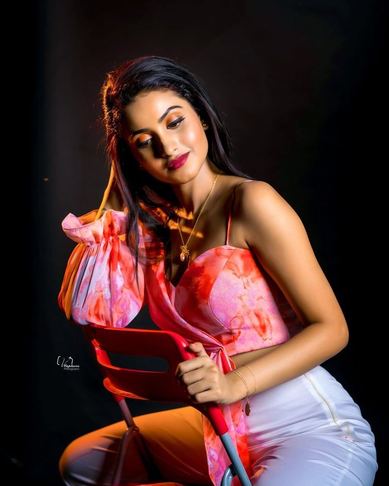 dhee beauty deepika pilli sizzling pics cute look hot poses mind block