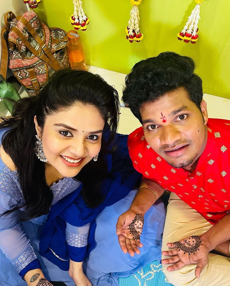 bigg boss fame mukku avinash marriage anchor sreemukhi attends for mehandi function