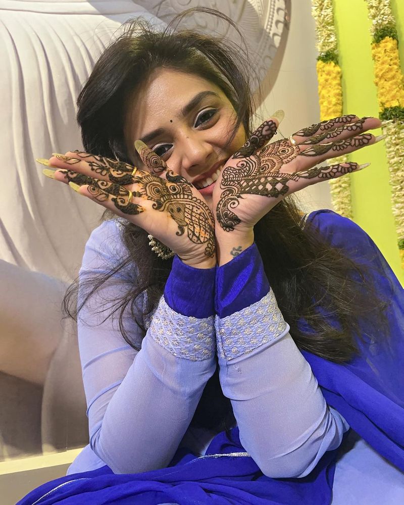bigg boss fame mukku avinash marriage anchor sreemukhi attends for mehandi function