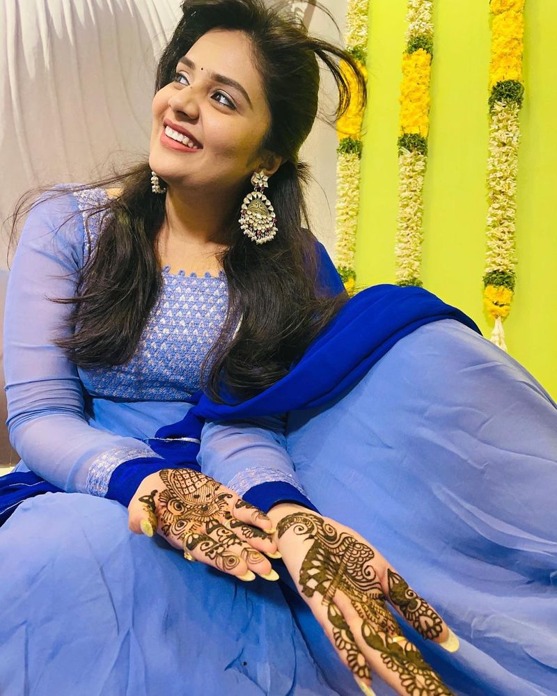 bigg boss fame mukku avinash marriage anchor sreemukhi attends for mehandi function