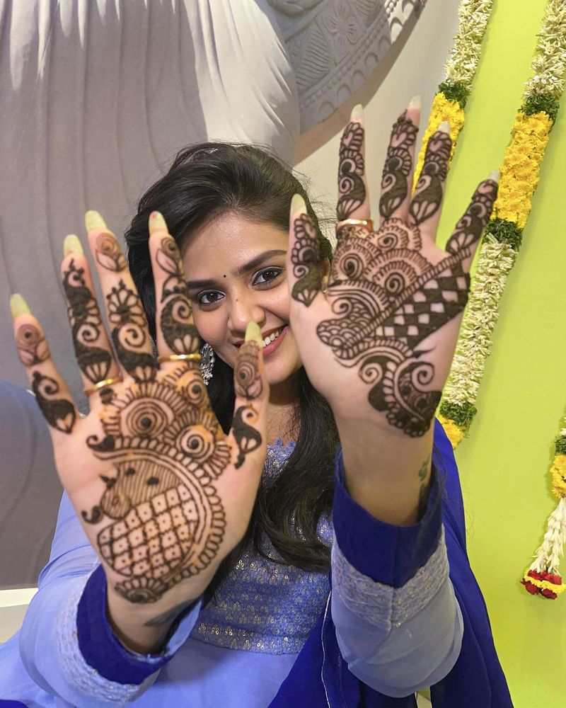 bigg boss fame mukku avinash marriage anchor sreemukhi attends for mehandi function