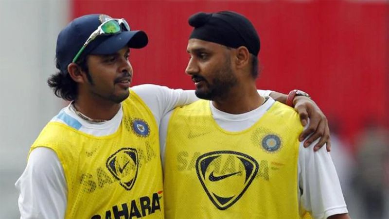 S. Sreesanth shares pictures with Harbhajan Singh, fans remind him the slap from IPL 2008