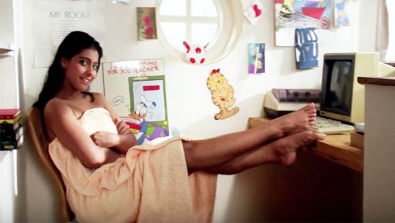 dilwale dulhania le jayenge complete 26 years of release kajol opposed to wear towel to shoot this song
