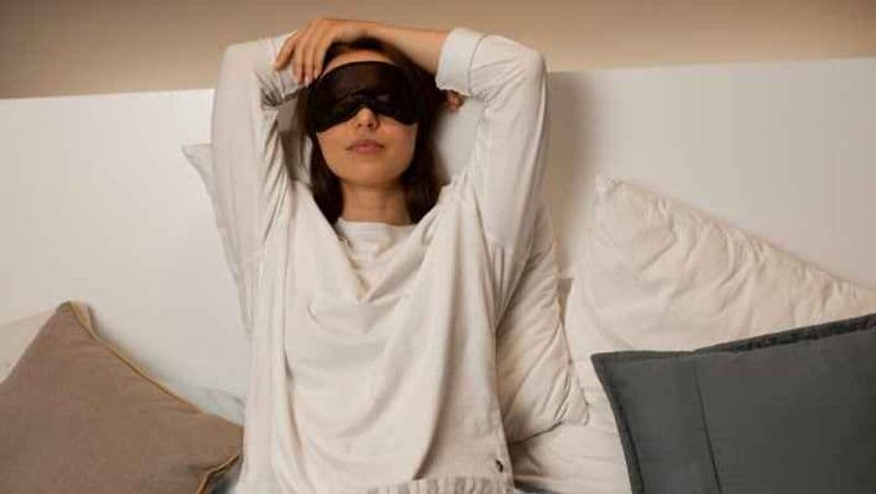 What happens when you sleep while sitting and how it would affect health
