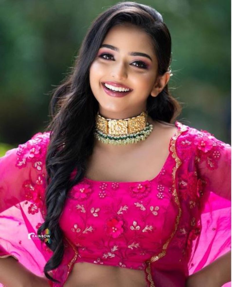 Colors Kannada Anubhanda Award actresses red carpet look vcs
