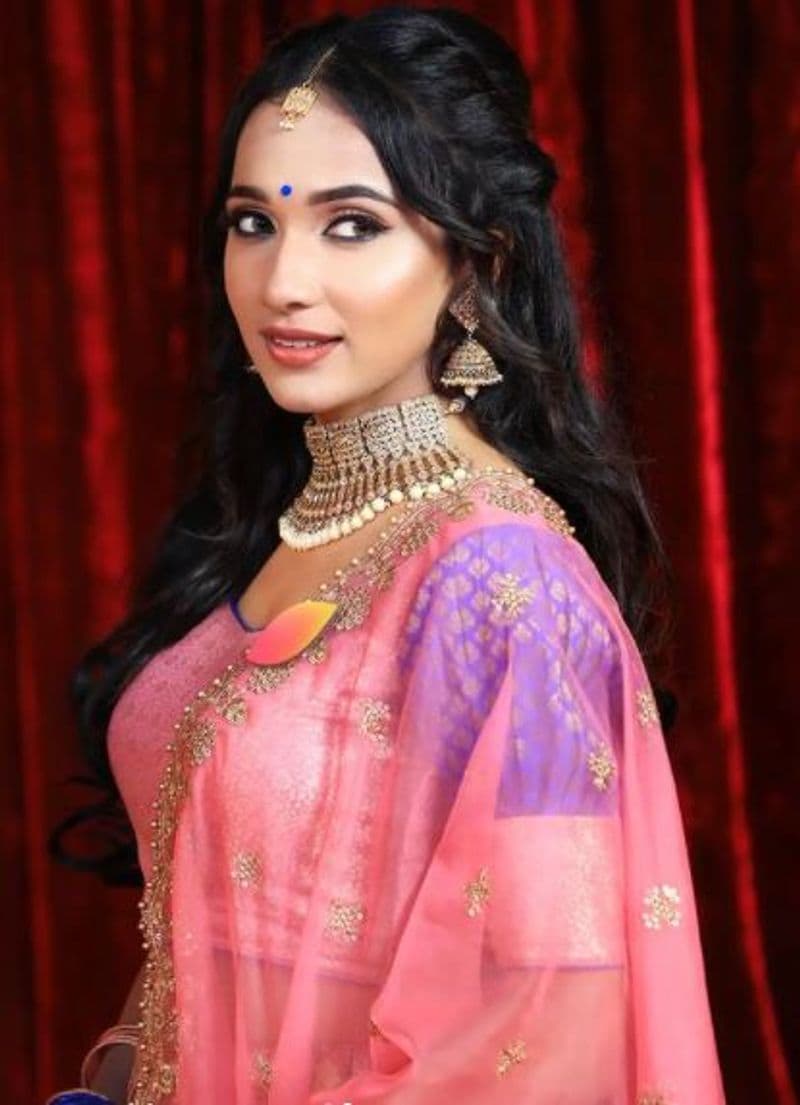 Colors Kannada Anubhanda Award actresses red carpet look vcs