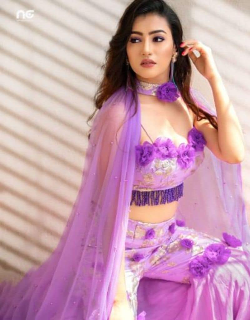 Colors Kannada Anubhanda Award actresses red carpet look vcs