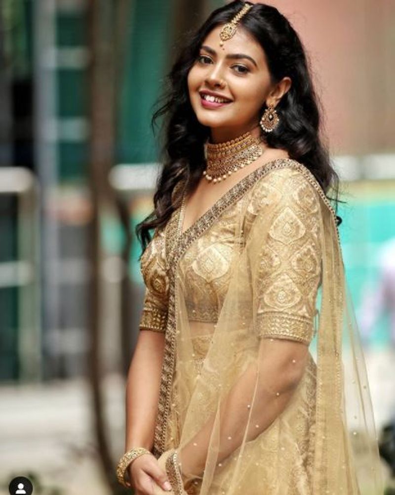 Colors Kannada Anubhanda Award actresses red carpet look vcs