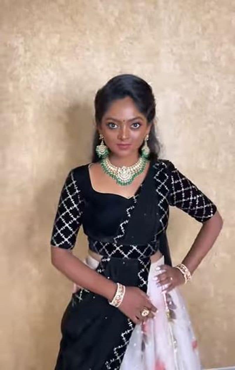 Colors Kannada Anubhanda Award actresses red carpet look vcs