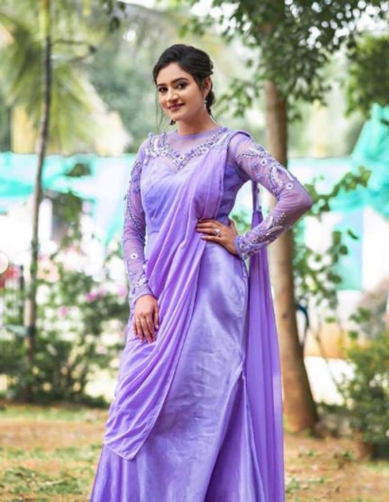 Colors Kannada Anubhanda Award actresses red carpet look vcs