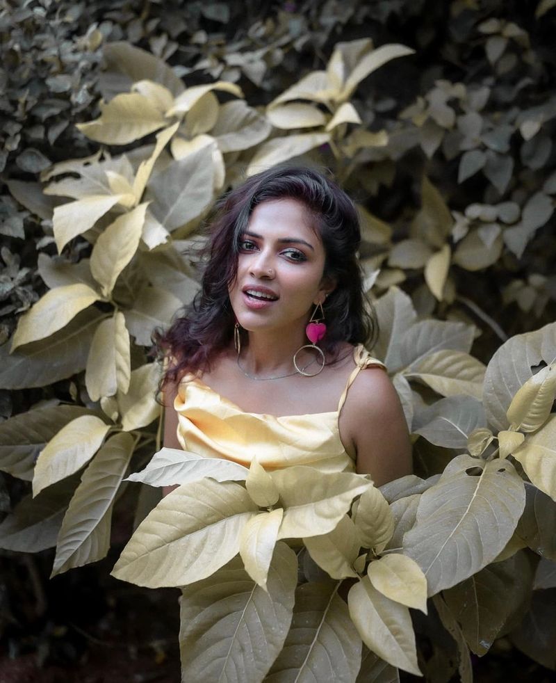 dazzling beauty amala paul latest hot treat showing her perfect measurements
