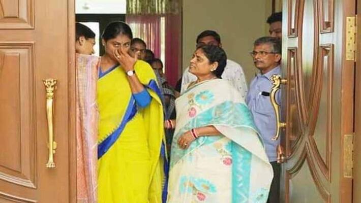 YS sharmila padayatraYs Vijayamma praises YSR welfare schemes YS sharmila padayatraYs Vijayamma praises YSR welfare schemes