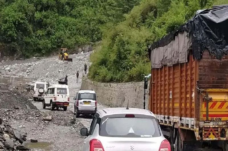 chhattisgarh 55 tourists from bhilai trapped in uttarakhand flood