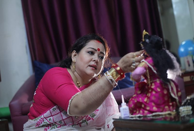 Tollywood Actress Aparajita Adhya greets mother Lakshmi with smiling face bpsb