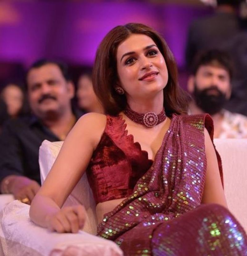 Kotigobba 3 fame Shraddha Das creats sensation as intermittent police vcs