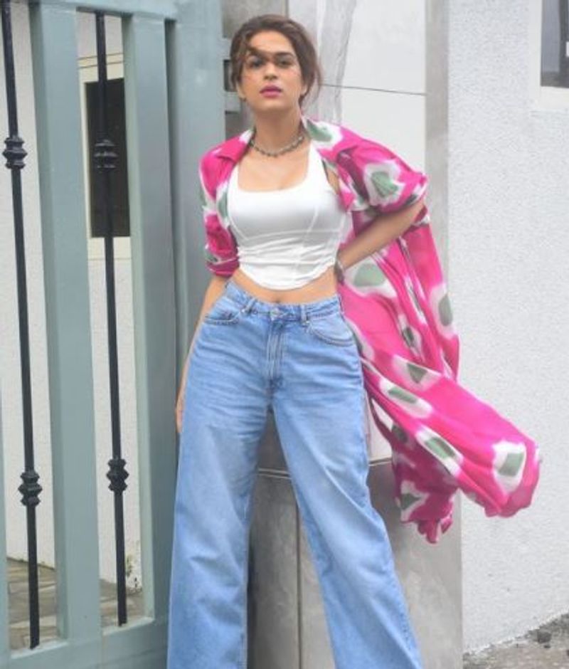 Kotigobba 3 fame Shraddha Das creats sensation as intermittent police vcs