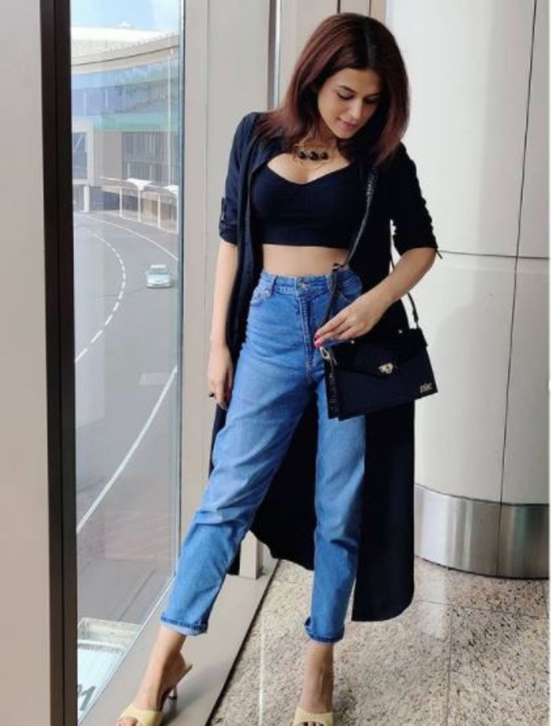 Kotigobba 3 fame Shraddha Das creats sensation as intermittent police vcs