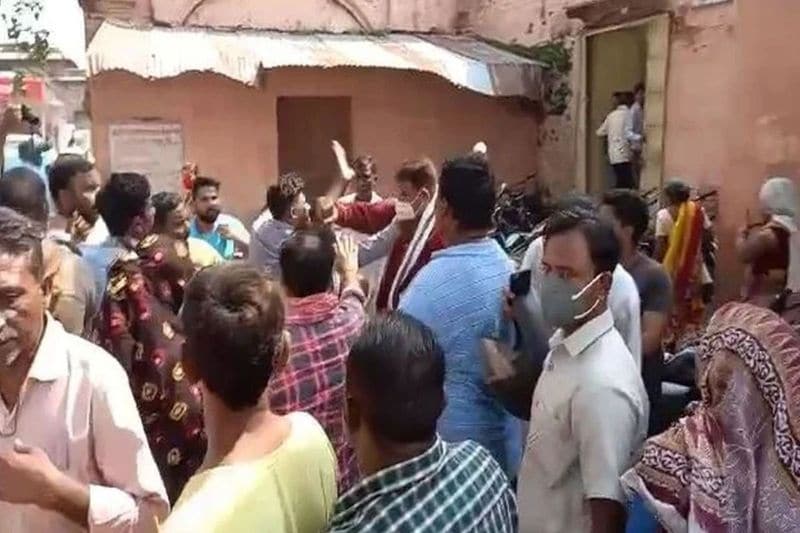 uttar pradesh, a man arrested in case of theft of 25 lakhs died in police custody in agra