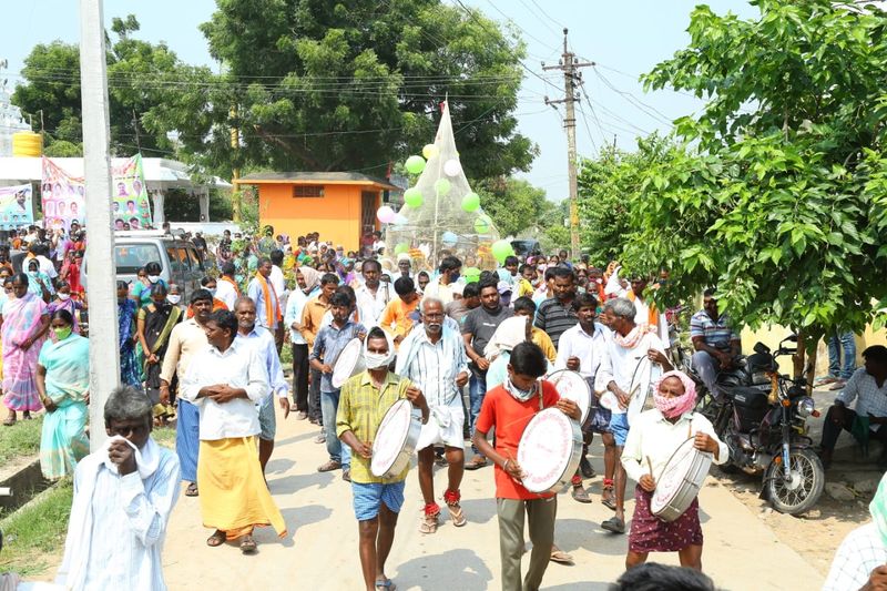 Huzurabad Bypoll: eatala rajender receives grand welcome In campaign