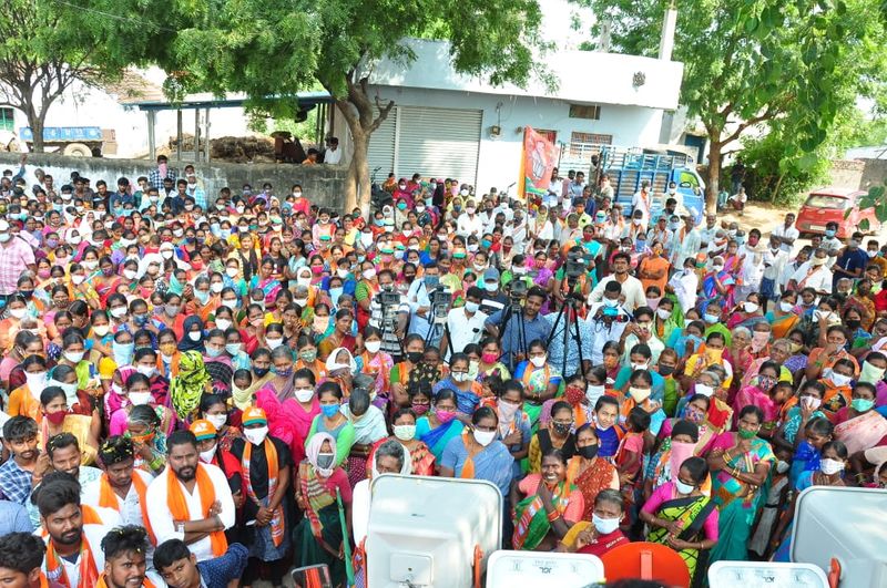 Huzurabad Bypoll: eatala rajender receives grand welcome In campaign