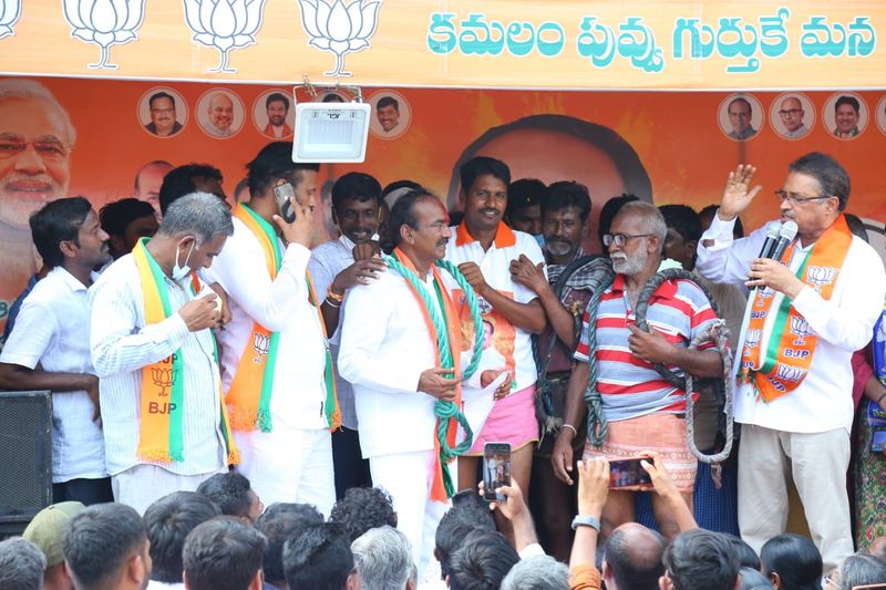 Huzurabad Bypoll: eatala rajender receives grand welcome In campaign
