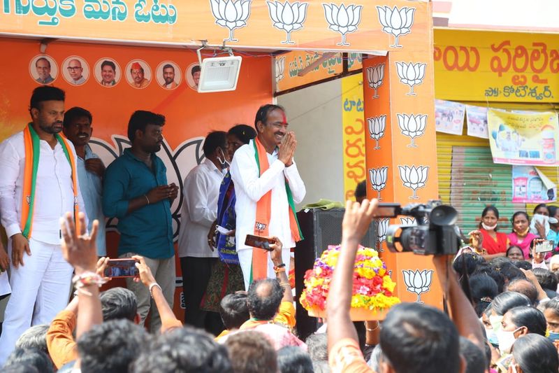 Huzurabad Bypoll: eatala rajender receives grand welcome In campaign