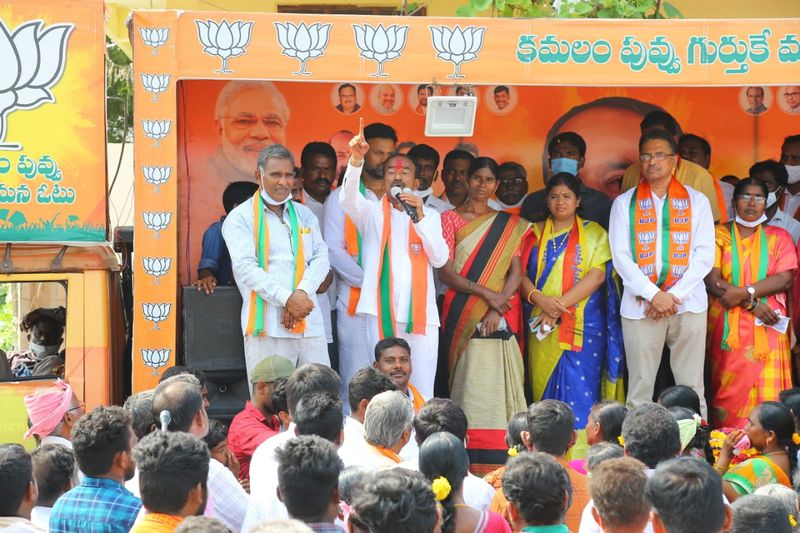 Huzurabad Bypoll: eatala rajender receives grand welcome In campaign