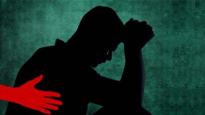 Not only for love? also without an eye for lust. Having sex with a 20-year-old man tied to a tree. The tyrant was arrested Not only for love? also without an eye for lust. Having sex with a 20-year-old man tied to a tree. The tyrant was arrested