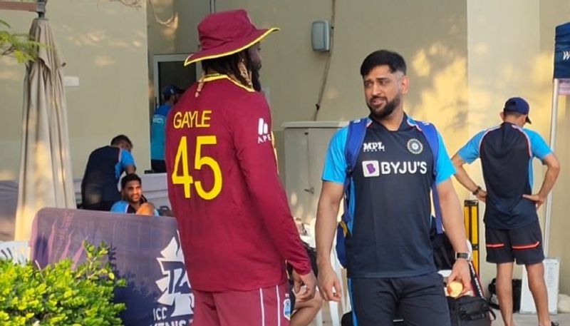 T20 worldcup 2021: Ravi Shastri facing trolls after mentor ms dhoni on ground training stills