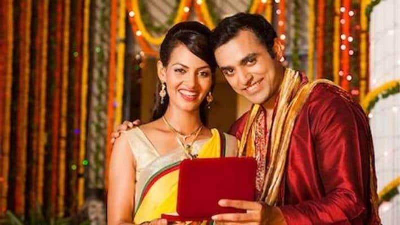 Festive Gifting Guide : Pamper Your Loved Ones With These Amazing Gifts For Diwali 2021