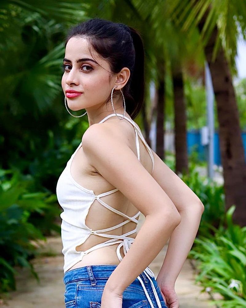 actress urfi javed backless top bold photos