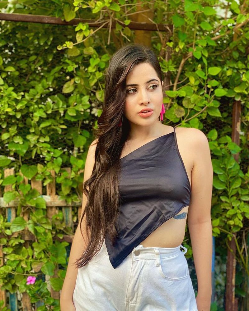 actress urfi javed backless top bold photos
