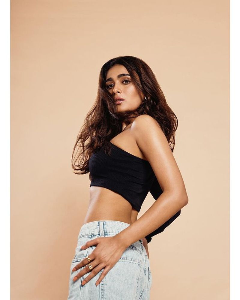 Shalini Pandey stunning hot in latest photos