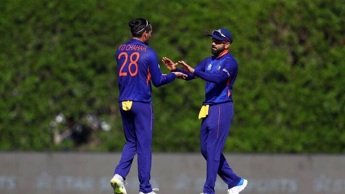 T20 World Cup 2021: Virat Kohli's advice to Rahul Chahar helps him get rid of Glenn Maxwell in warm-up match T20 World Cup 2021: Virat Kohli's advice to Rahul Chahar helps him get rid of Glenn Maxwell in warm-up match