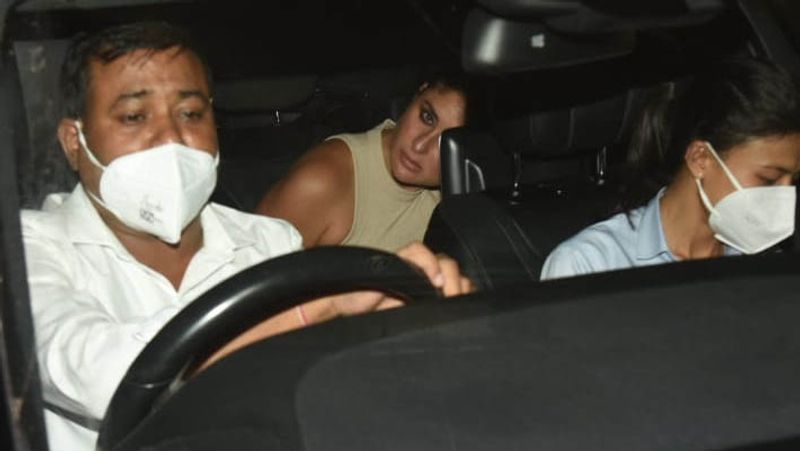 kareena kapoor son jeh ali khan got scared because of photographers camera flash light