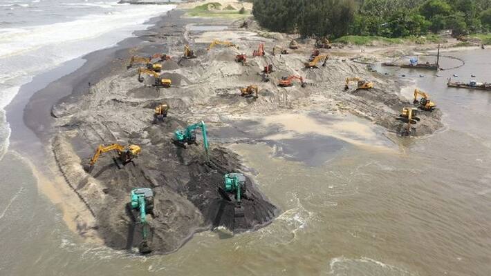 Kuttanad black sand removal, spillway development Kuttanad black sand removal, spillway development