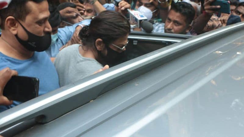Breaking aryan khan drug case ncb search Shah rukh khan house