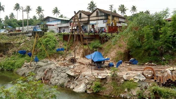 Construction of Kollam bridge delayed, traders protest Construction of Kollam bridge delayed, traders protest