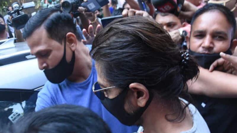Shahrukh Khan first public appearance since Aryan Khan arrest, reaches Arthur Road Jail to meet son