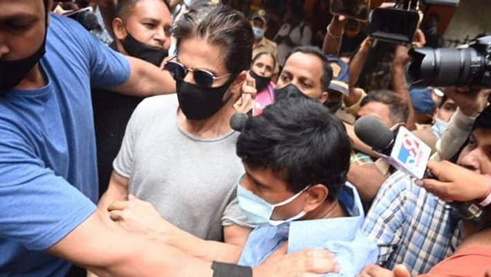 hero shahrukh khan visits arthar jail in mumbi to meet son aryan khan hero shahrukh khan visits arthar jail in mumbi to meet son aryan khan