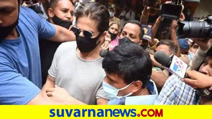 Shah Rukh Khan Meets Son Aryan Khan In Mumbai Jail dpl Shah Rukh Khan Meets Son Aryan Khan In Mumbai Jail dpl