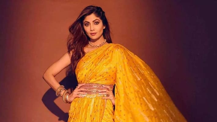 Diwali 2021: Want to look modern with traditional look, then follow these Bollywood divas Diwali 2021: Want to look modern with traditional look, then follow these Bollywood divas