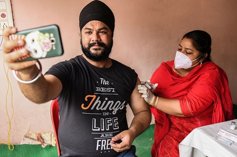 india complete 100 crore vaccination doses