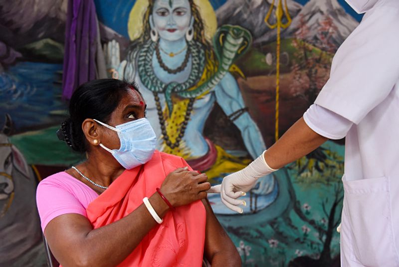 india complete 100 crore vaccination doses