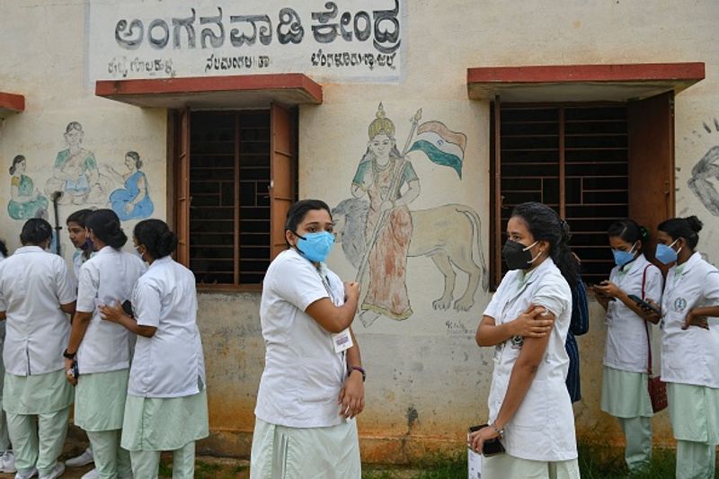 india complete 100 crore vaccination doses