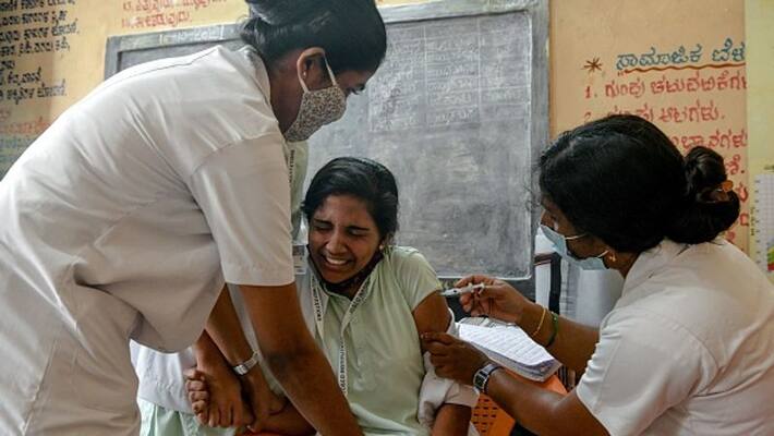 Covid Vaccination 40 Percent Decrease On September in Karnataka grg Covid Vaccination 40 Percent Decrease On September in Karnataka grg