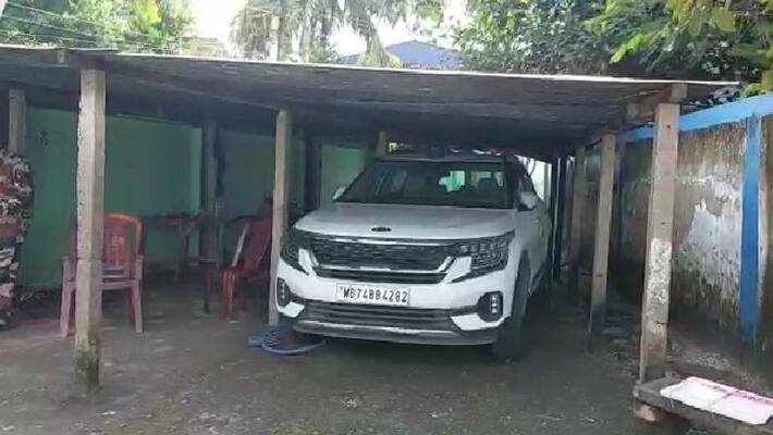 panic surrounding unattended car At Raiganj University bpsb panic surrounding unattended car At Raiganj University bpsb