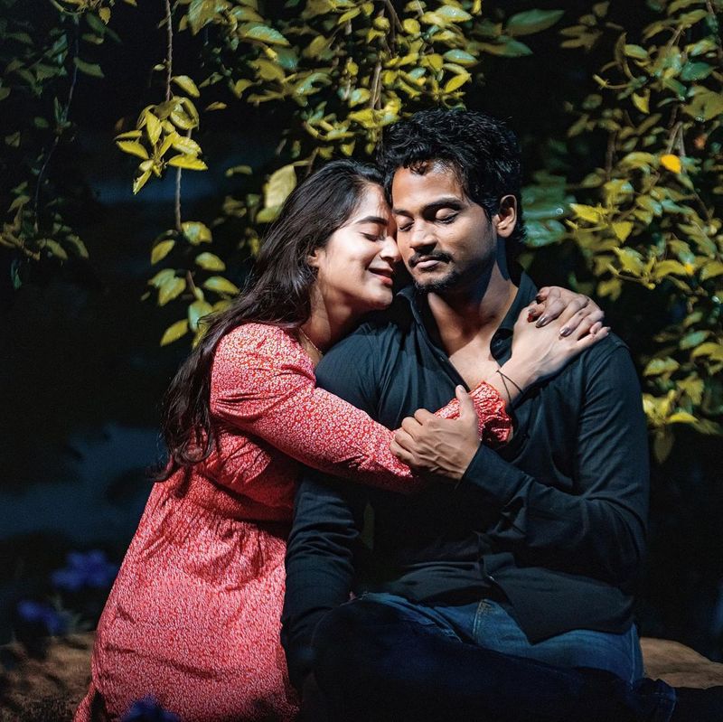 bigg boss fame shanmuk romantic pics with lover deepthi sunaina