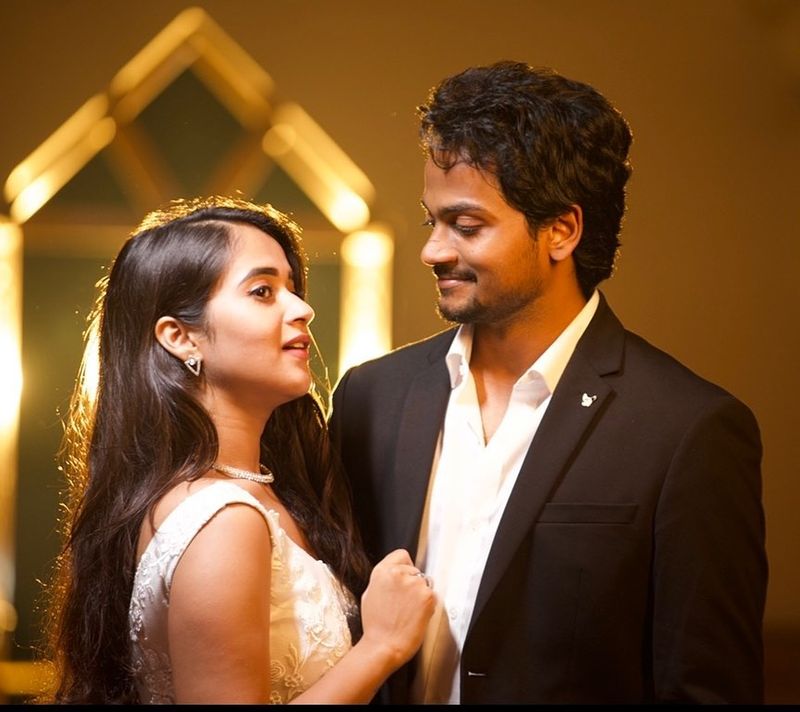bigg boss fame shanmuk romantic pics with lover deepthi sunaina