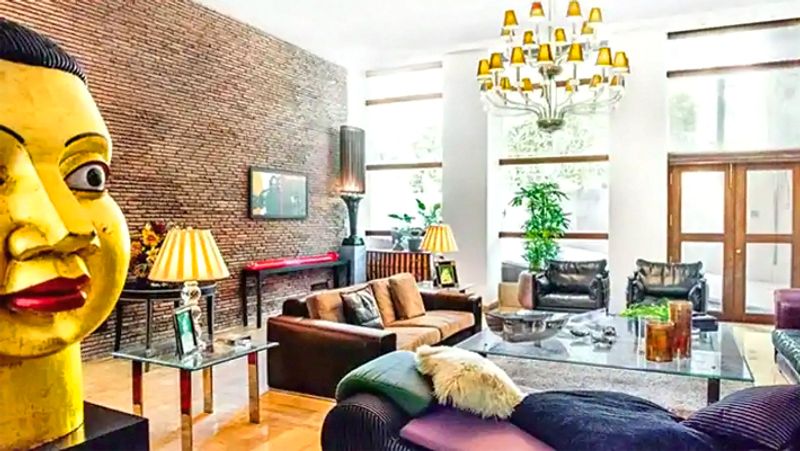 Shahrukh Khan purchased his hiuse Mannat 26 years back for Rs 13 Crore, now its price is hiked by 27 percent